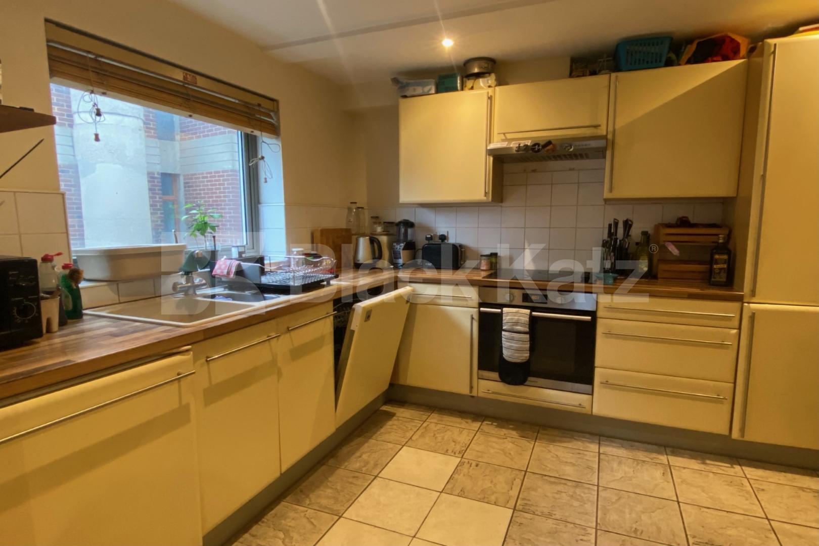 Larger than average (754 Sq.Ft.) with private roof terrace Totterdown Street, Tooting Broadway